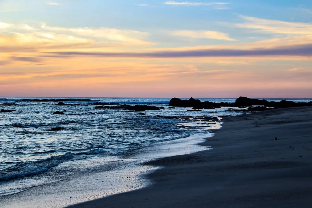 Atardecer sobre la playa de Nosara